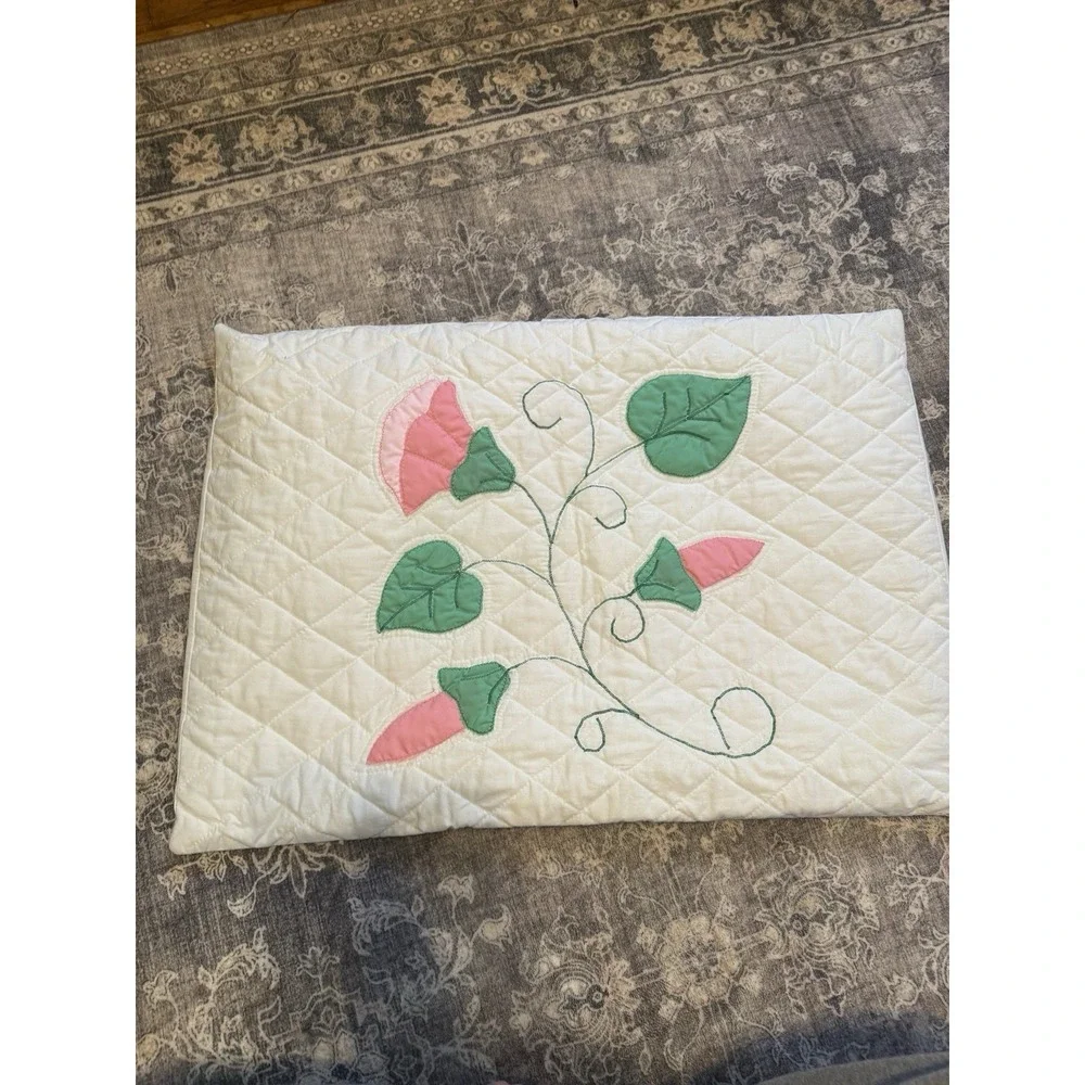 VTG Pair of Hand Appliqued/Embroidered Floral Standard‎ Pillow Shams